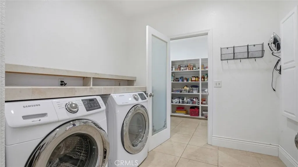 Laundry Room / Walk-in Pantry Entry