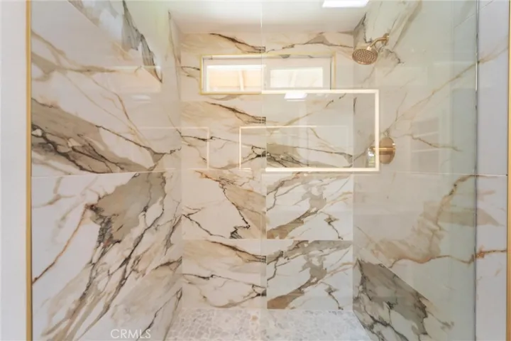 Master Bathroom Walk In Shower