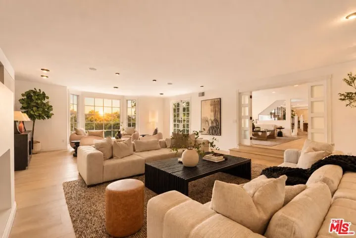 9315 Beverly Crest Drive, Beverly Hills, California 90210