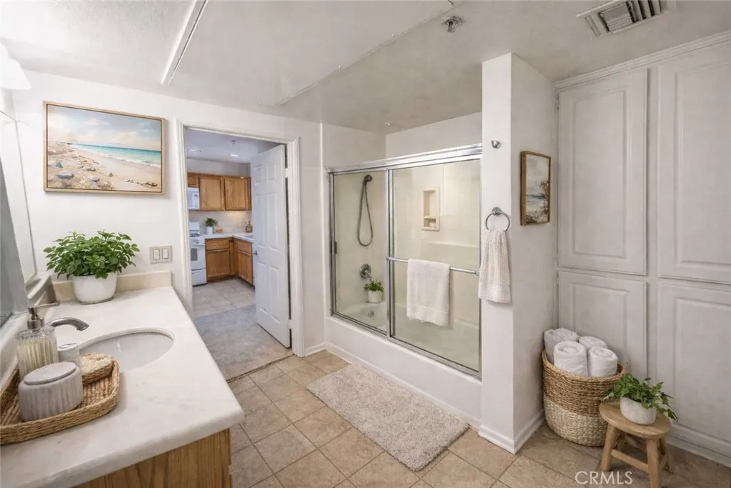 AI Photo of Bathroom: Original Photo #25