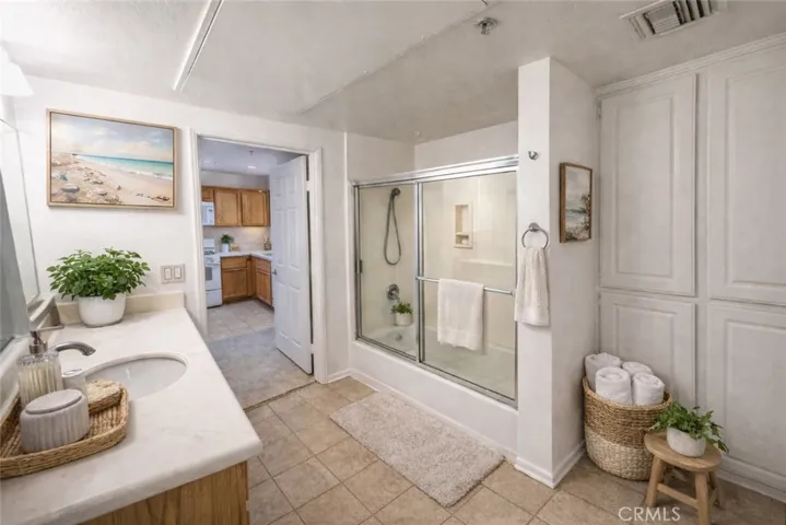 AI Photo of Bathroom: Original Photo #25