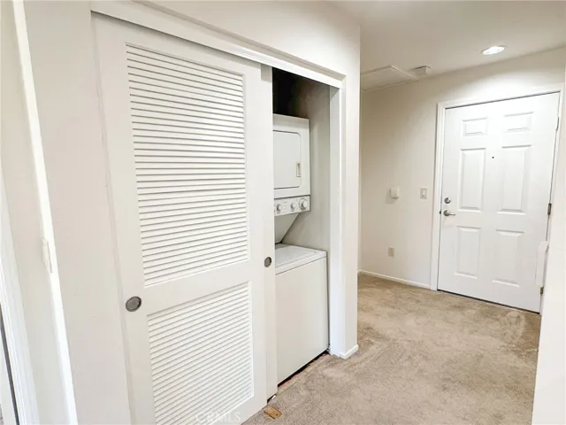 Hallway closet with stackable washer/dryer