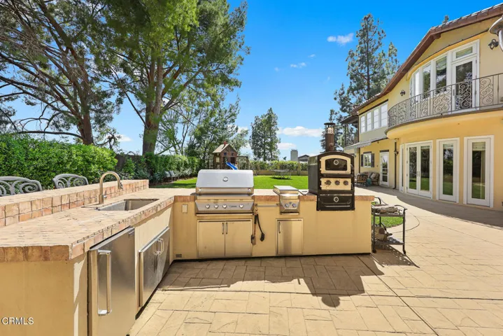 Outdoor Kitchen