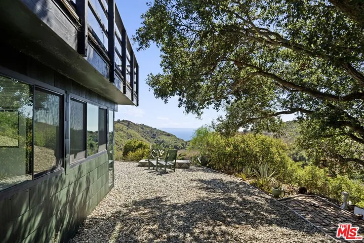 SIDE YARD