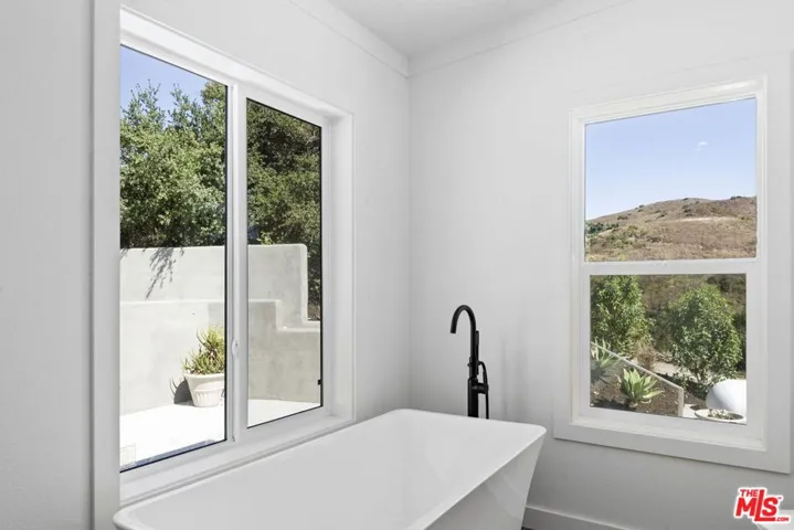 3065 S S Foose Road, Malibu, California 90265