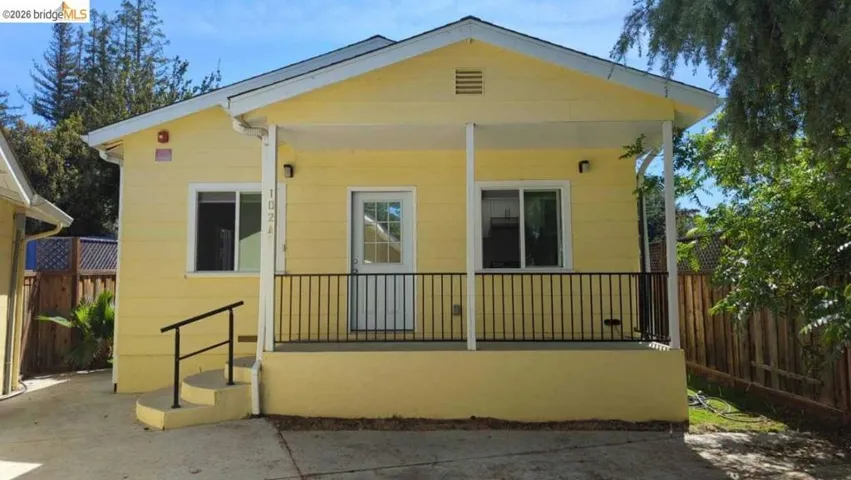 View of front of house featuring a porch