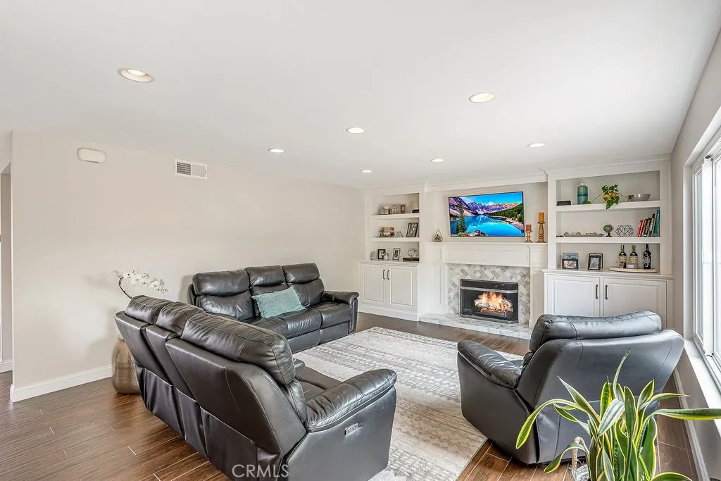 Built in bookshelves, gas burning fireplace