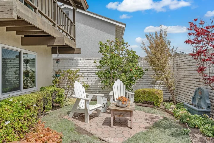Private front courtyard