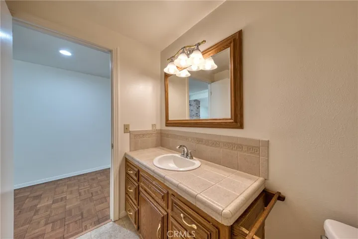 Guest 1/2 Bath