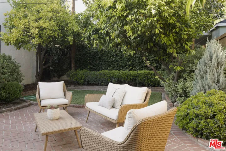 2420 Catherine Road, Altadena, California 91001