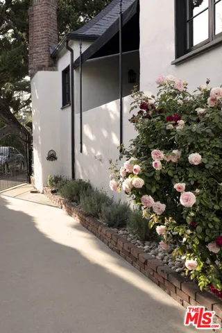 2420 Catherine Road, Altadena, California 91001