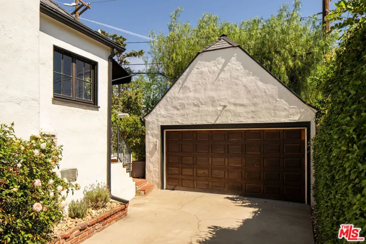 2420 Catherine Road, Altadena, California 91001