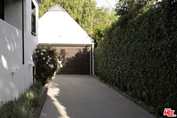 2420 Catherine Road, Altadena, California 91001