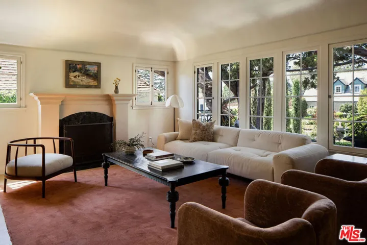 2420 Catherine Road, Altadena, California 91001