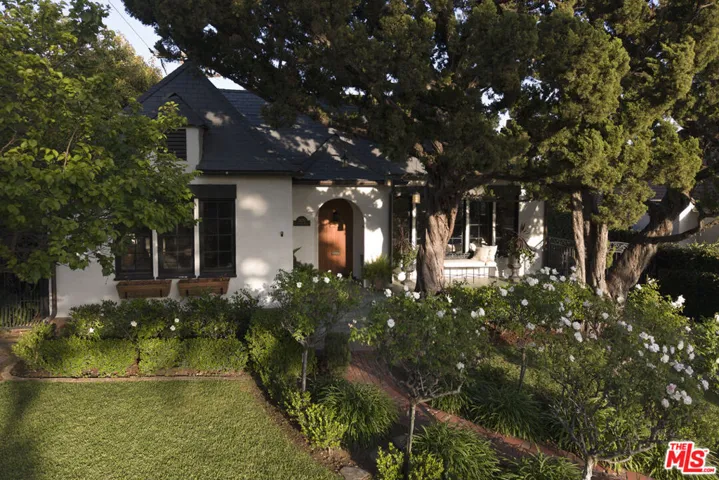 2420 Catherine Road, Altadena, California 91001