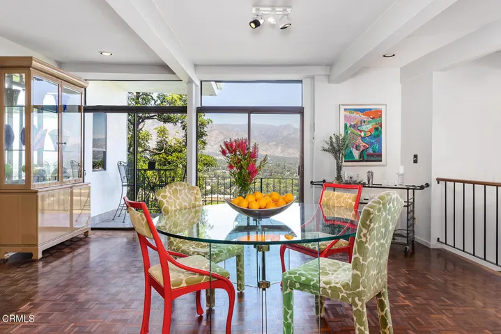 1018 Glen Oaks Blvd 023-mls