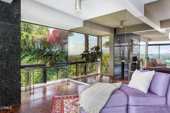 1018 Glen Oaks Blvd 017-mls