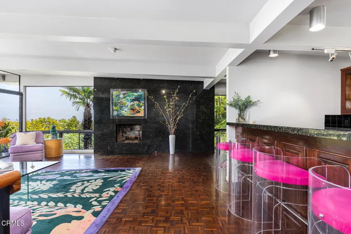 1018 Glen Oaks Blvd 009-mls