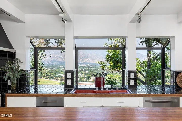 1018 Glen Oaks Blvd 029-mls