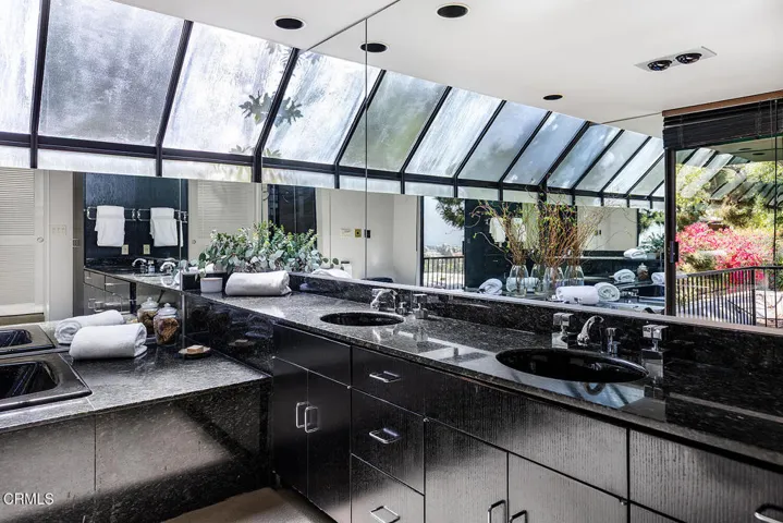 1018 Glen Oaks Blvd 043-mls