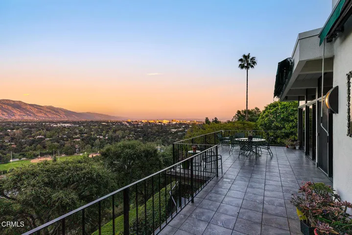 1018 Glen Oaks Blvd 085-mls