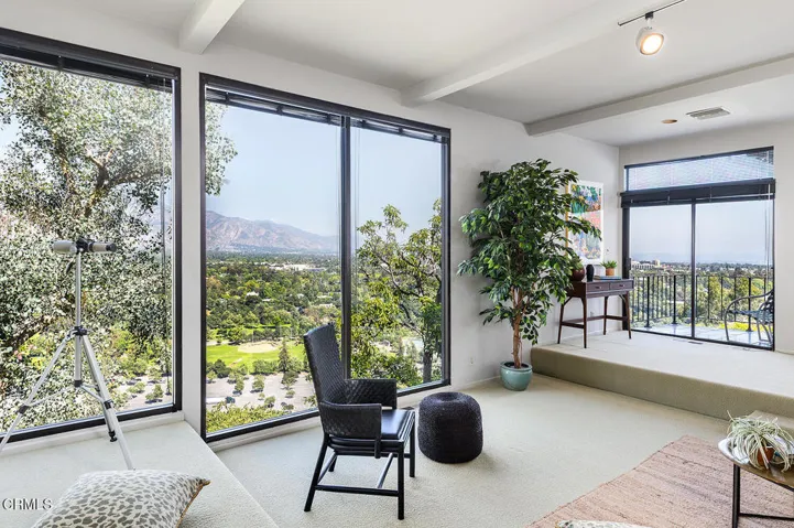 1018 Glen Oaks Blvd 039-mls