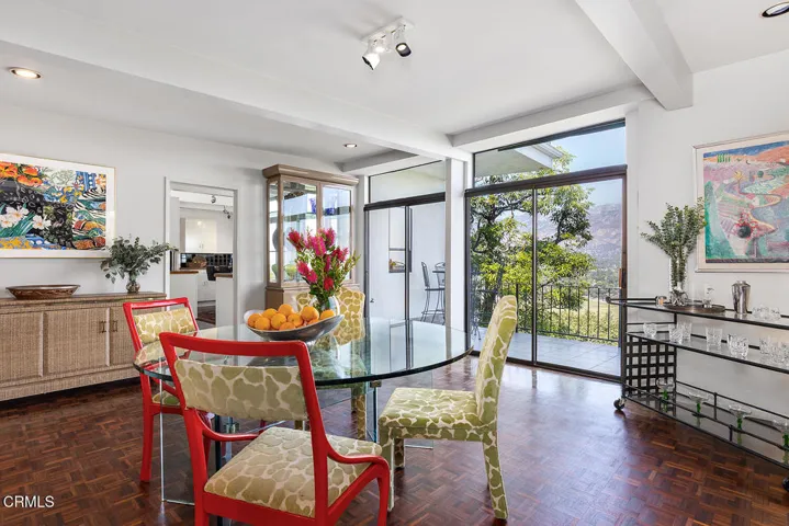 1018 Glen Oaks Blvd 025-mls