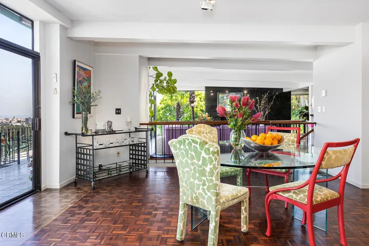 1018 Glen Oaks Blvd 024-mls