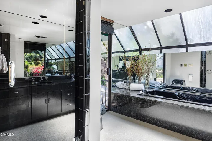 1018 Glen Oaks Blvd 044-mls