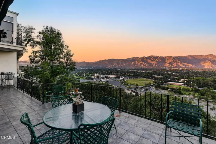 1018 Glen Oaks Blvd 086-mls