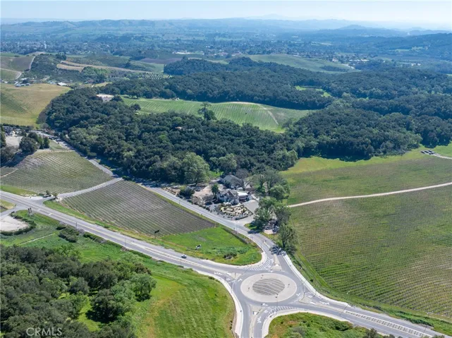 High Visability Location on the corner of Hwy 46W and Vineyard Dr