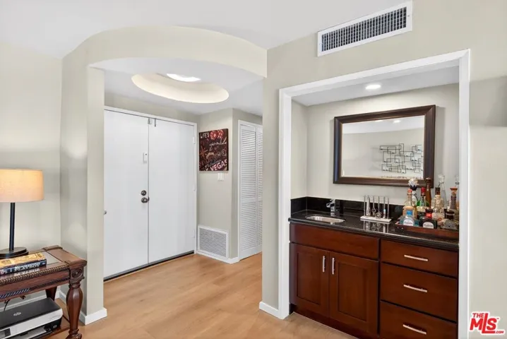 831 S Gretna Green Way 103, Los Angeles, California 90049