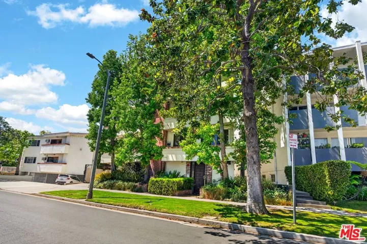 831 S Gretna Green Way 103, Los Angeles, California 90049