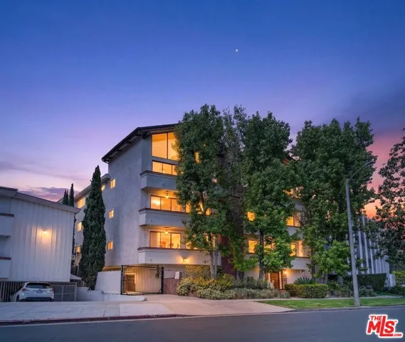 831 S Gretna Green Way 103, Los Angeles, California 90049