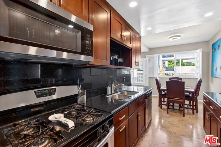 831 S Gretna Green Way 103, Los Angeles, California 90049