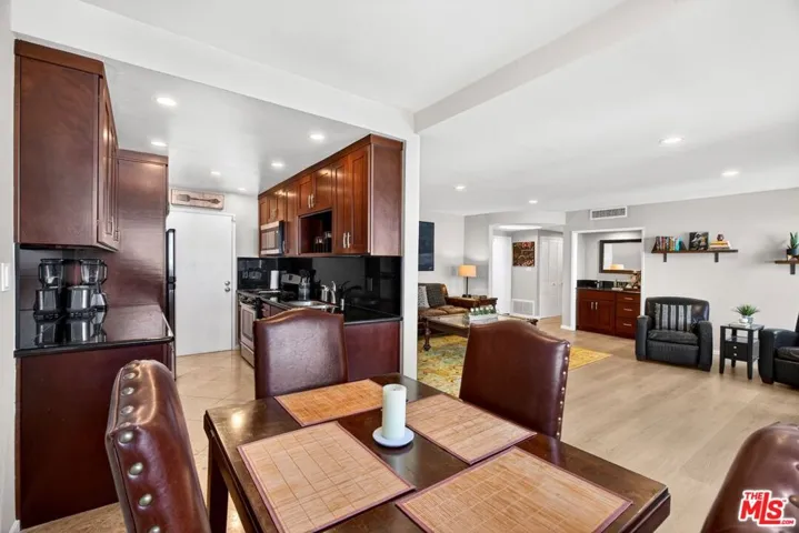 831 S Gretna Green Way 103, Los Angeles, California 90049