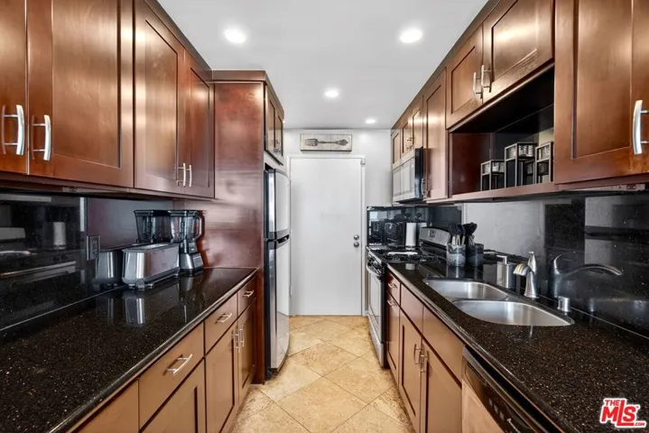 831 S Gretna Green Way 103, Los Angeles, California 90049