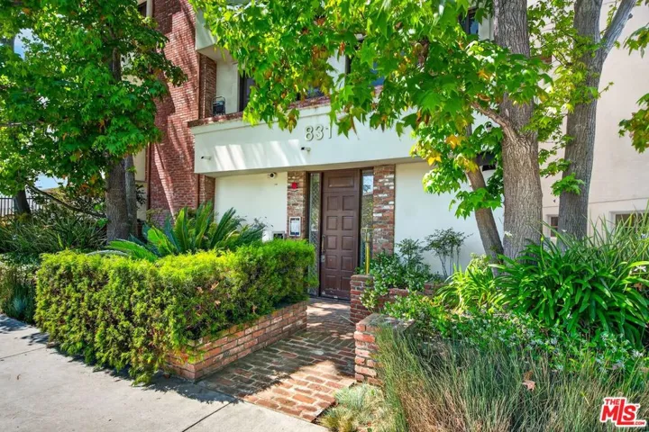 831 S Gretna Green Way 103, Los Angeles, California 90049