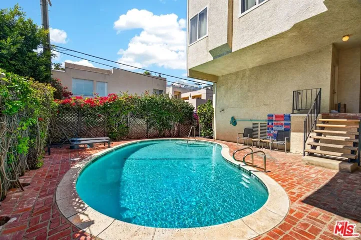 831 S Gretna Green Way 103, Los Angeles, California 90049