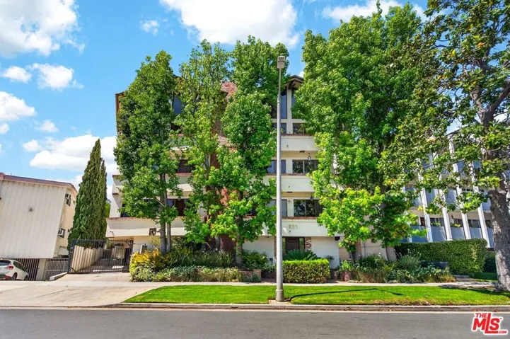 831 S Gretna Green Way 103, Los Angeles, California 90049