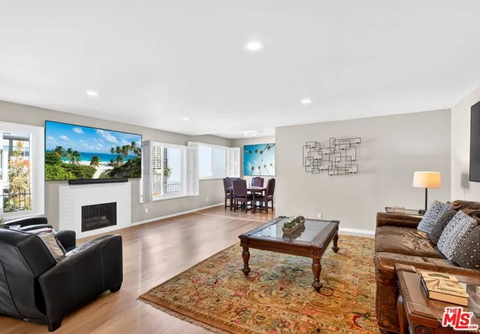 831 S Gretna Green Way 103, Los Angeles, California 90049