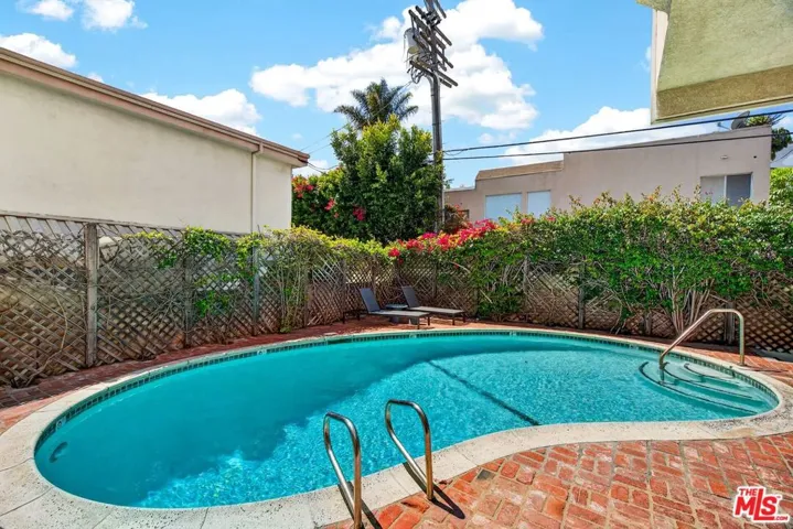 831 S Gretna Green Way 103, Los Angeles, California 90049
