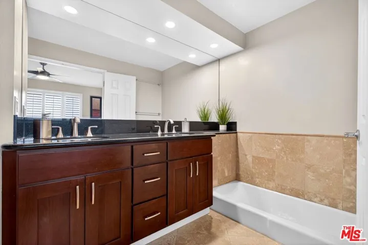 831 S Gretna Green Way 103, Los Angeles, California 90049