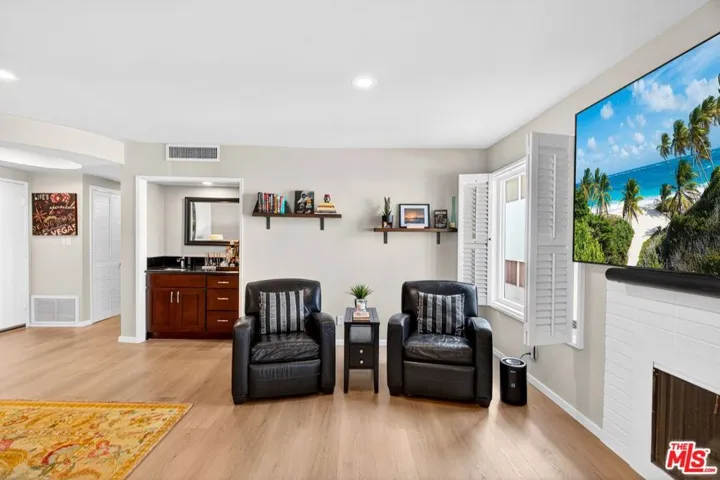 831 S Gretna Green Way 103, Los Angeles, California 90049