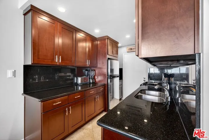 831 S Gretna Green Way 103, Los Angeles, California 90049