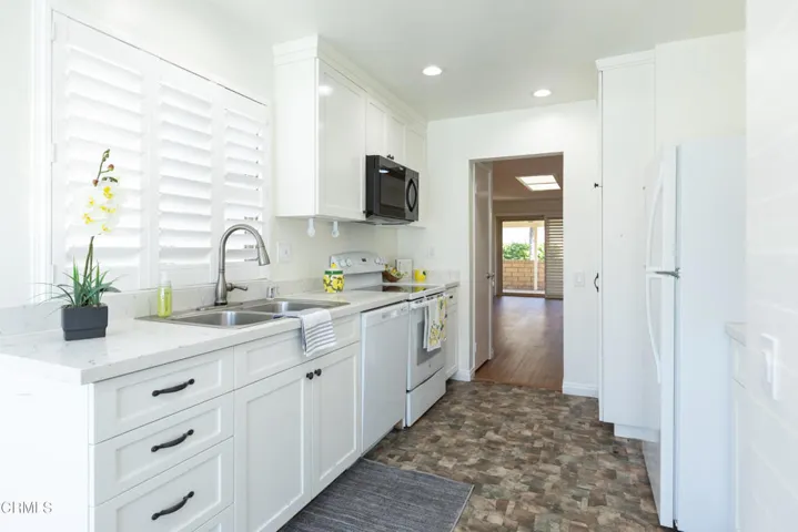 11 1106 Village 1 (Camarillo CA)