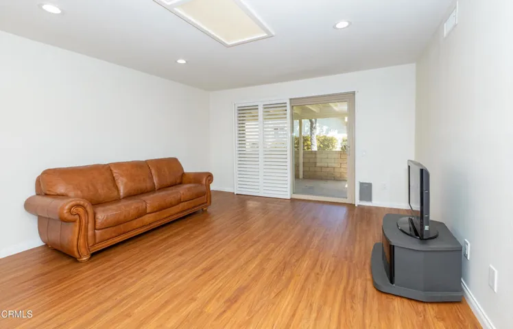 8 1106 Village 1 (Camarillo CA)