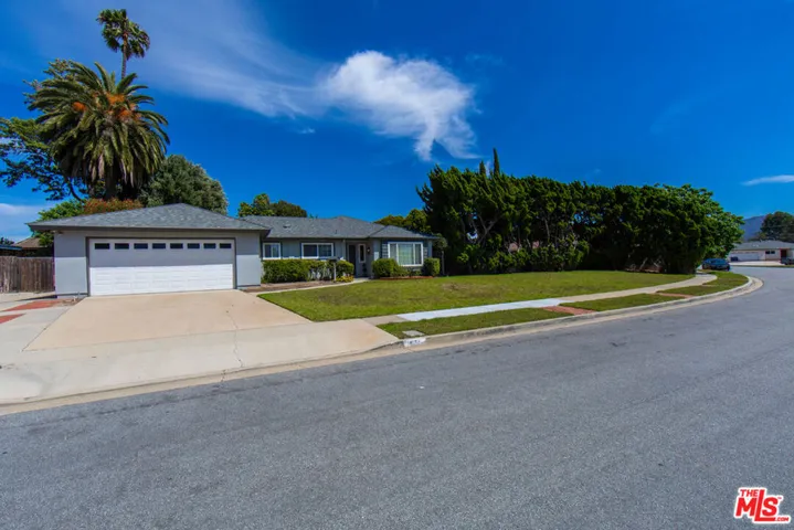 Expansive 10k sf lot