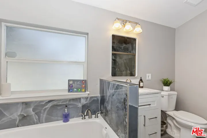 Jet Tub and 2nd Vanity