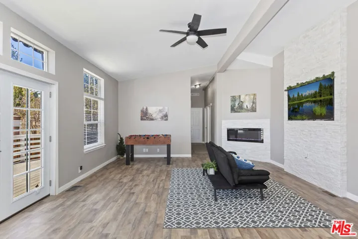 Spacious Family Room with Game